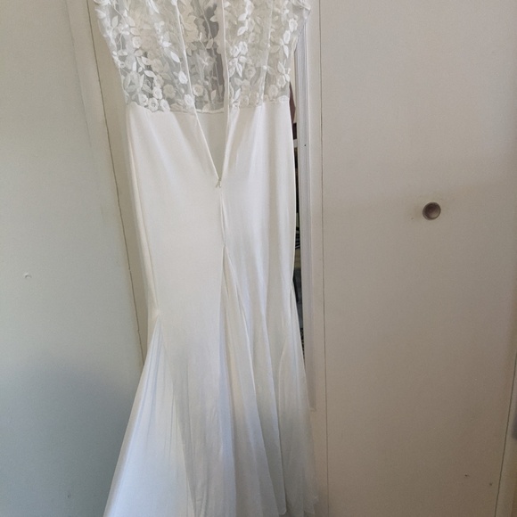 Dress - Picture 2 of 8